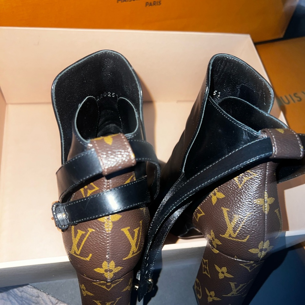 Authentic Louis Vuitton Black Leather booties - Picture 11 of 14